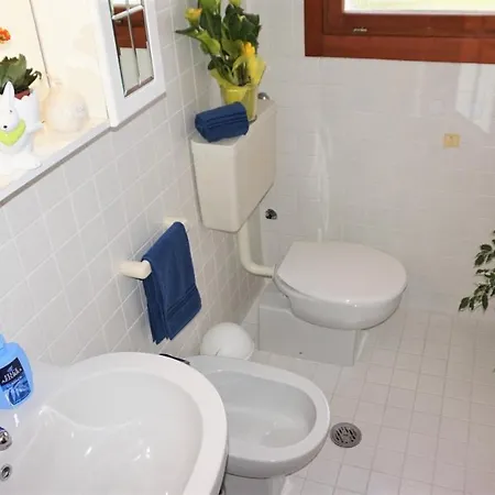 Spacious With Terrace In A Quiet Area In The Centre Of Lignano Pineta リニャーノ・サッビアドーロ