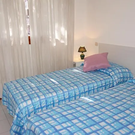 Spacious With Terrace In A Quiet Area In The Centre Of Lignano Pineta アパート *