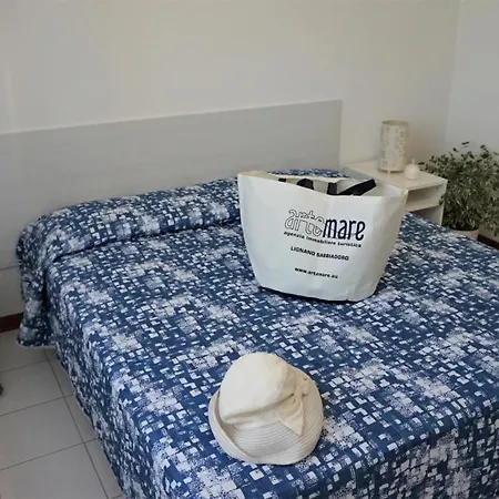 Spacious With Terrace In A Quiet Area In The Centre Of Lignano Pineta Lägenhet