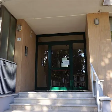 Lägenhet Spacious With Terrace In A Quiet Area In The Centre Of Lignano Pineta *